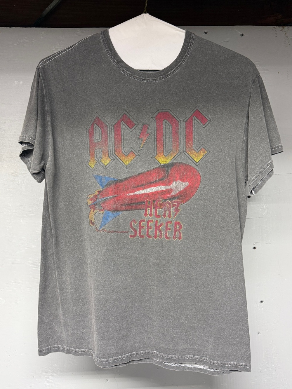 AC/DC Gray Short-Sleeve Heat Seeker Graphic Tee